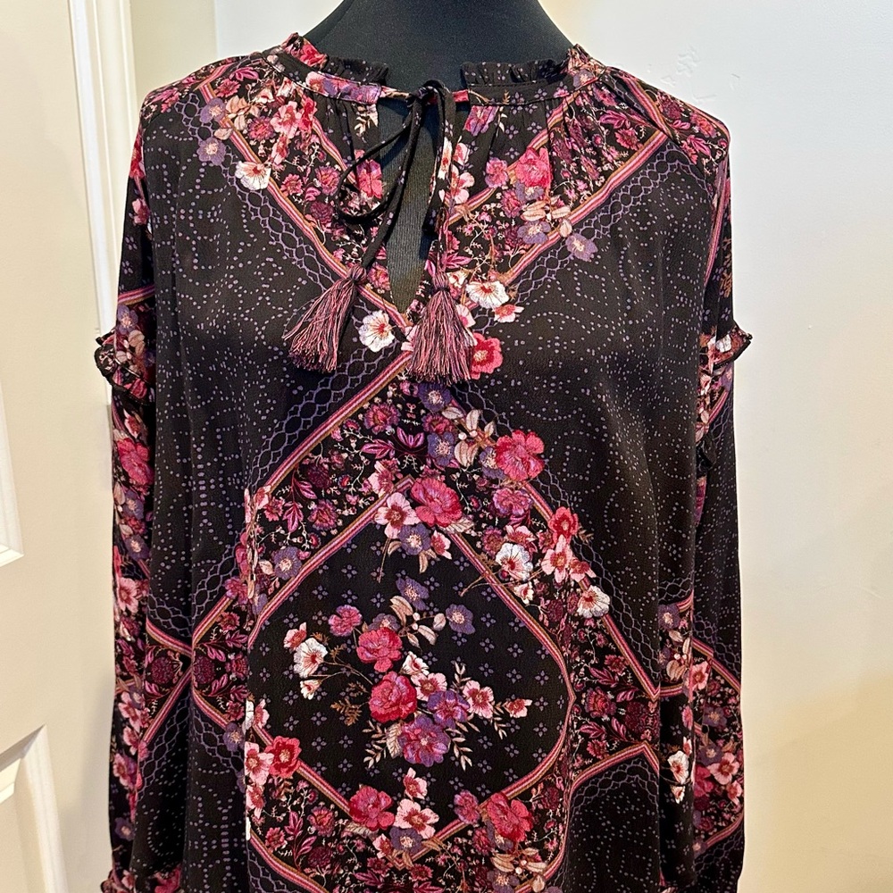 LoveStitch Black Floral Print Bohemian flowy top SZ:Med NWT